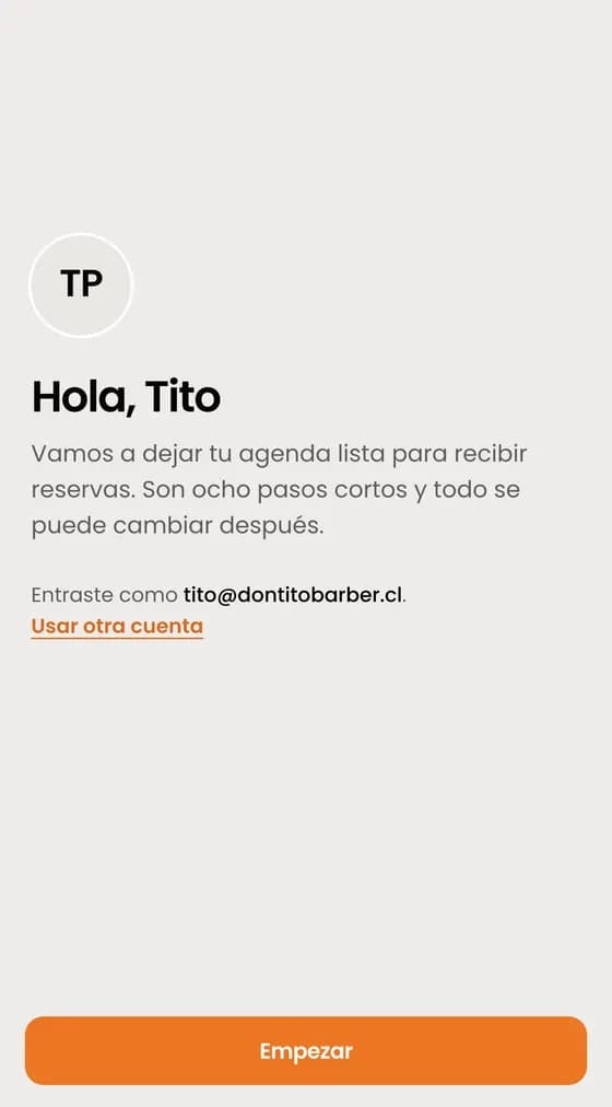 La app te saluda por tu nombre y te cuenta lo que viene: ocho pasos cortos que puedes cambiar después. Toca «Empezar».